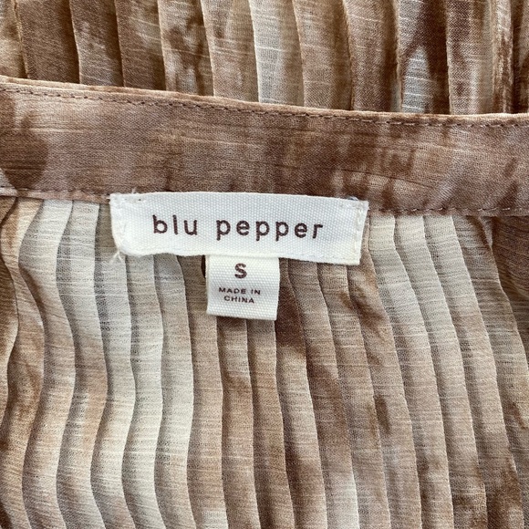 Pink blouse. - Picture 2 of 2